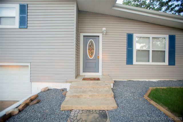 622 Lakeside, Checotah, OK 74426