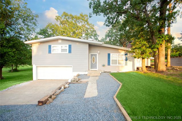 622 Lakeside, Checotah, OK 74426