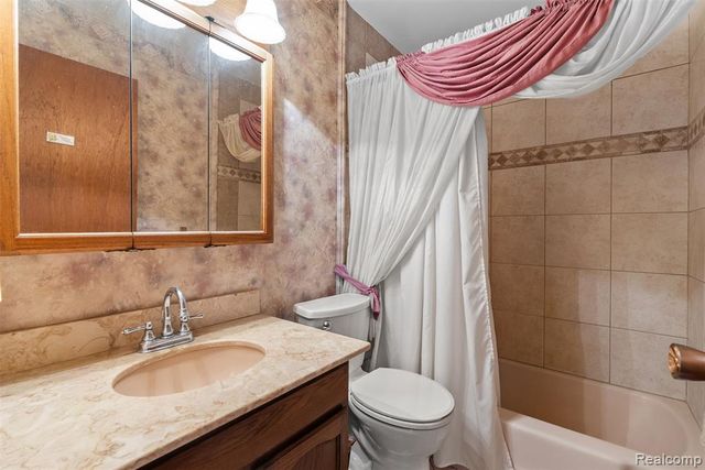 7192 Torrey Road, Swartz Creek, MI 48473