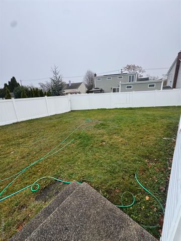 1 Beachwood Drive, Babylon, NY 11702