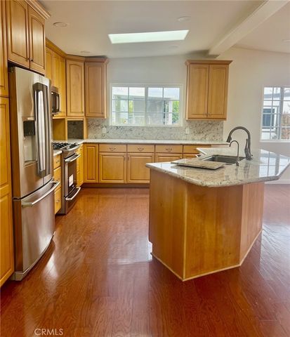 121 Yorktown, Newport Beach, CA 92660