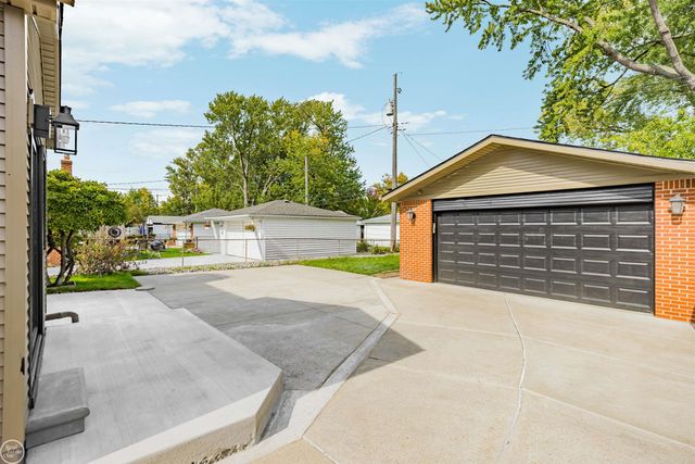 23519 Recreation Street, St Clair Shores, MI 48082