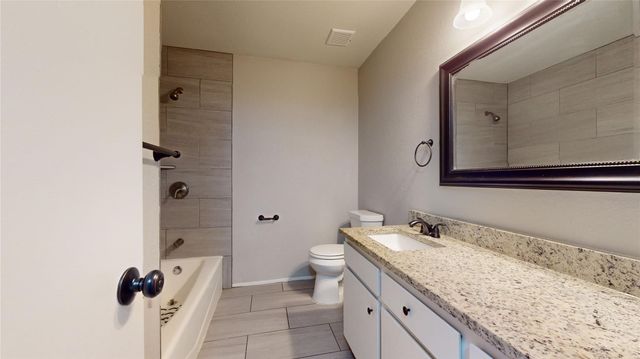 7700 Chapin Road 5, Fort Worth, TX 76116