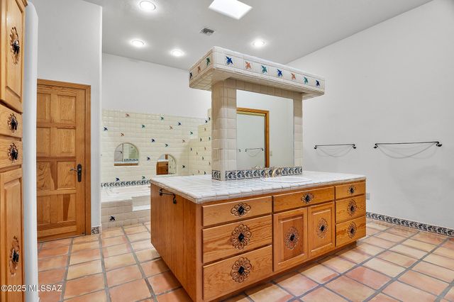 7185 E Desert Moon Loop, Tucson, AZ 85750