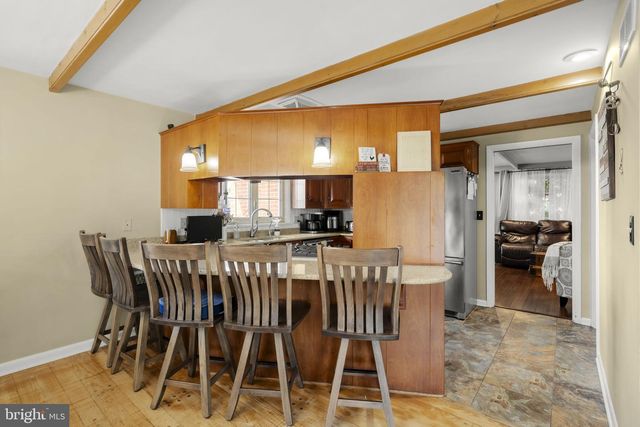 201 HILLCREST RD, New Holland, PA 17557