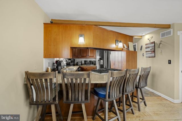 201 HILLCREST RD, New Holland, PA 17557