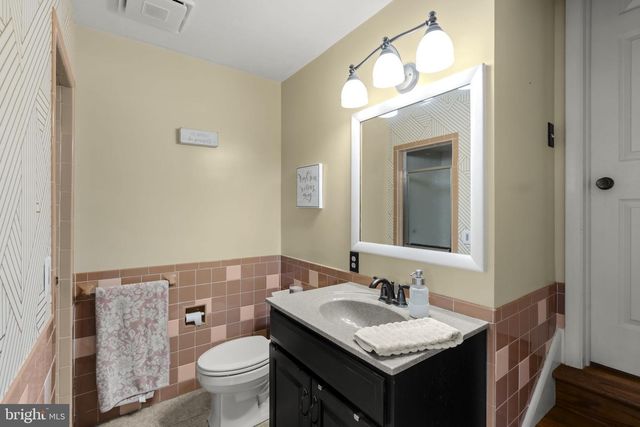 201 HILLCREST RD, New Holland, PA 17557