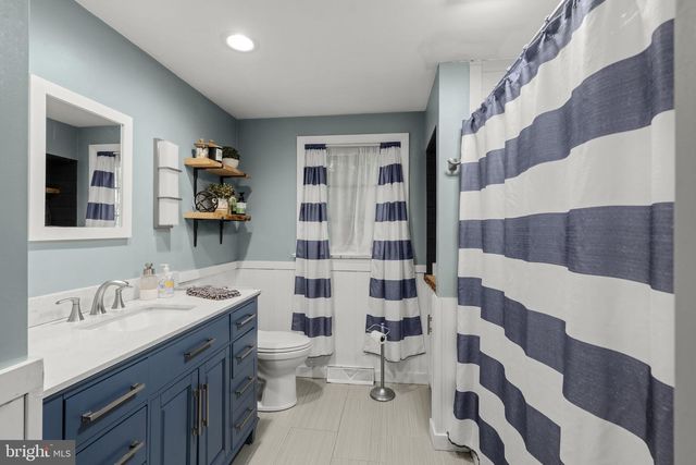 201 HILLCREST RD, New Holland, PA 17557