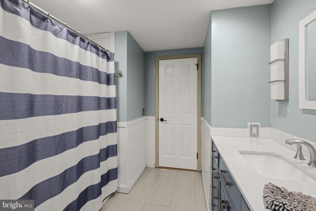 201 HILLCREST RD, New Holland, PA 17557