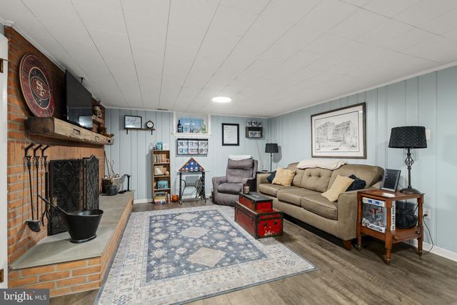 201 HILLCREST RD, New Holland, PA 17557