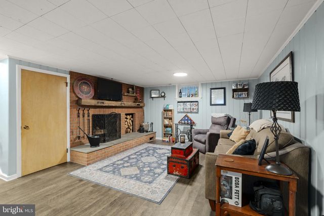 201 HILLCREST RD, New Holland, PA 17557