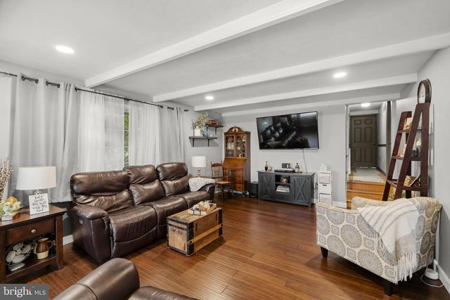 201 HILLCREST RD, New Holland, PA 17557