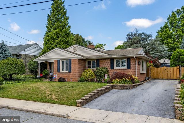 201 HILLCREST RD, New Holland, PA 17557