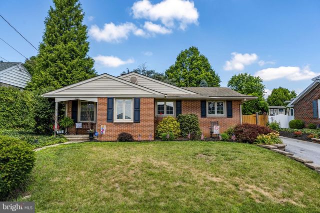 201 HILLCREST RD, New Holland, PA 17557