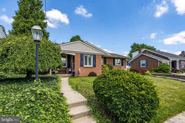 201 HILLCREST RD, New Holland, PA 17557