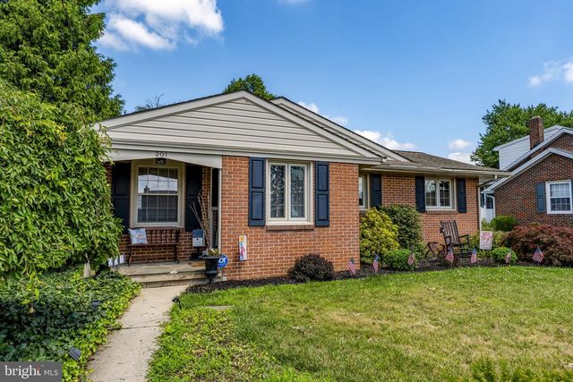 201 HILLCREST RD, New Holland, PA 17557