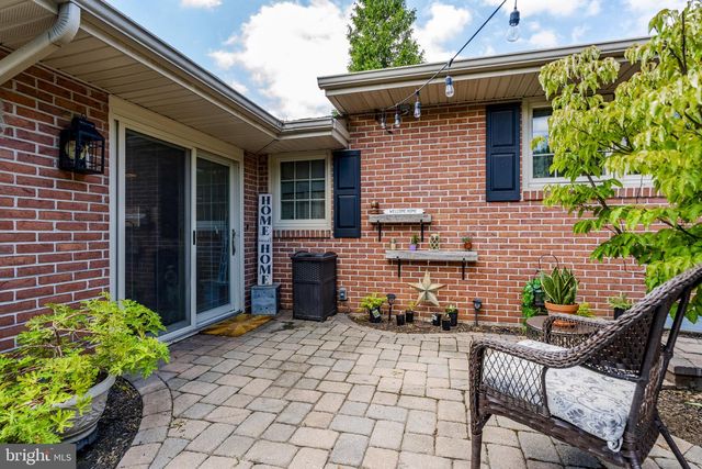 201 HILLCREST RD, New Holland, PA 17557