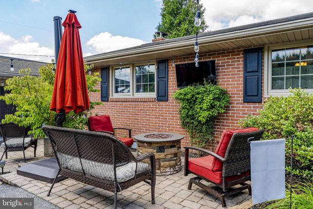 201 HILLCREST RD, New Holland, PA 17557