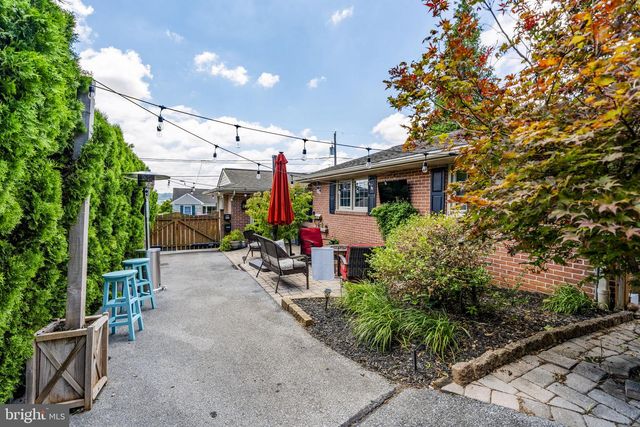 201 HILLCREST RD, New Holland, PA 17557
