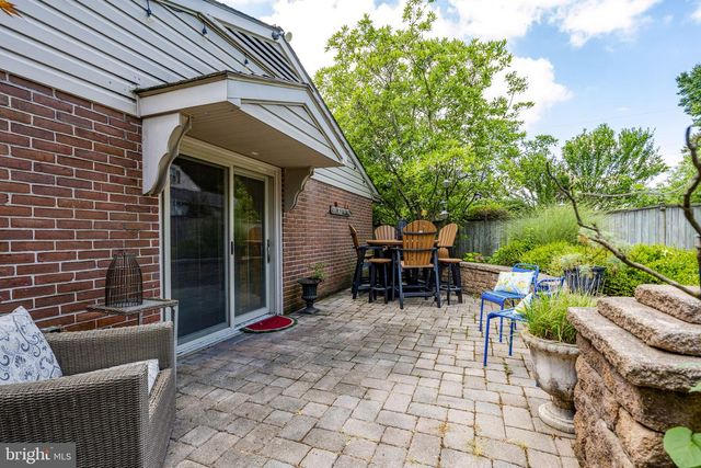 201 HILLCREST RD, New Holland, PA 17557