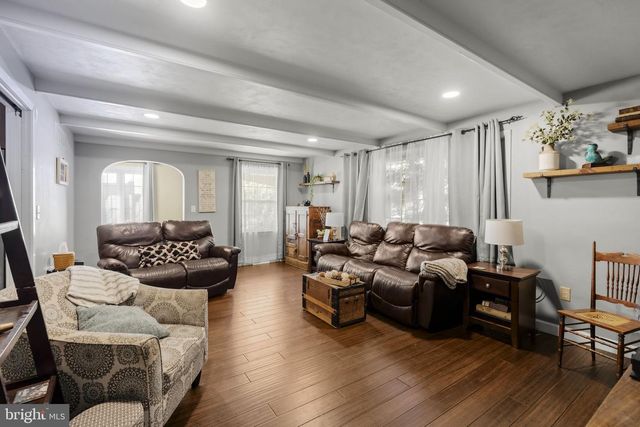 201 HILLCREST RD, New Holland, PA 17557