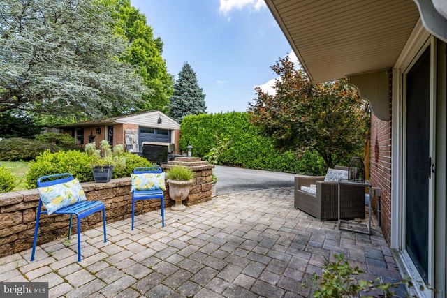 201 HILLCREST RD, New Holland, PA 17557
