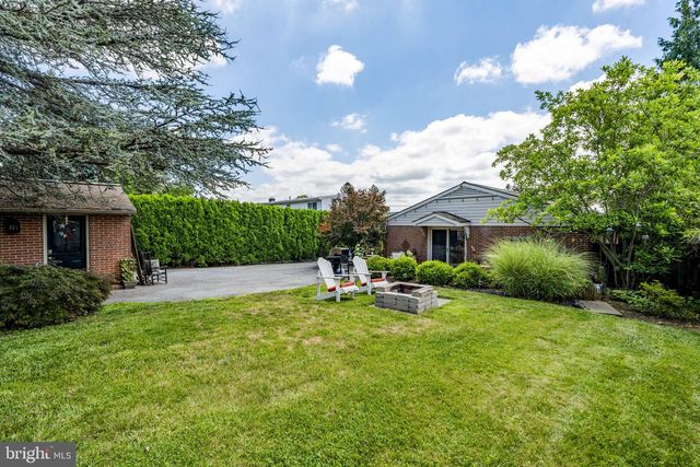201 HILLCREST RD, New Holland, PA 17557