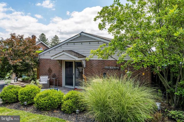 201 HILLCREST RD, New Holland, PA 17557