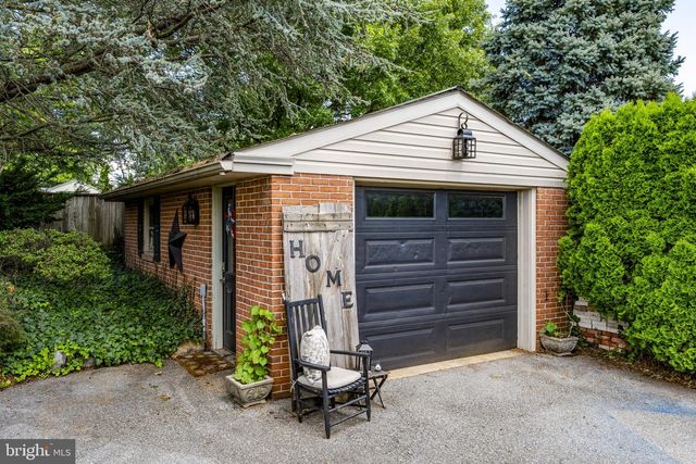 201 HILLCREST RD, New Holland, PA 17557