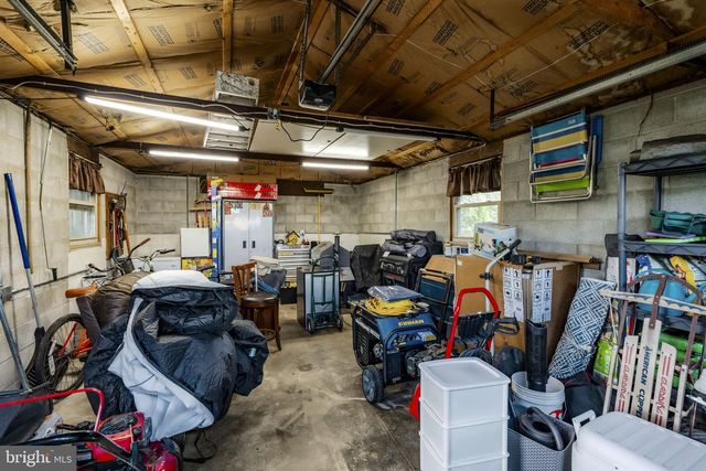 201 HILLCREST RD, New Holland, PA 17557