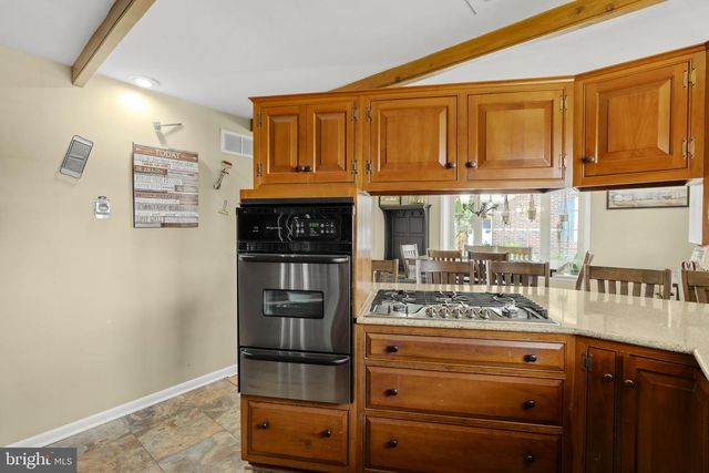 201 HILLCREST RD, New Holland, PA 17557