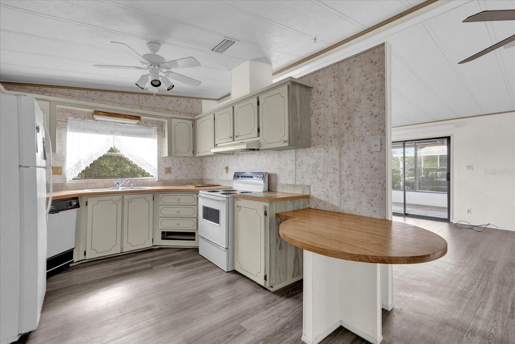 Image 11 of property listing at 415 S TIMBER TRAIL, Wildwood, FL 34785