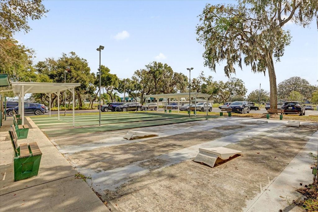 Image 32 of property listing at 415 S TIMBER TRAIL, Wildwood, FL 34785