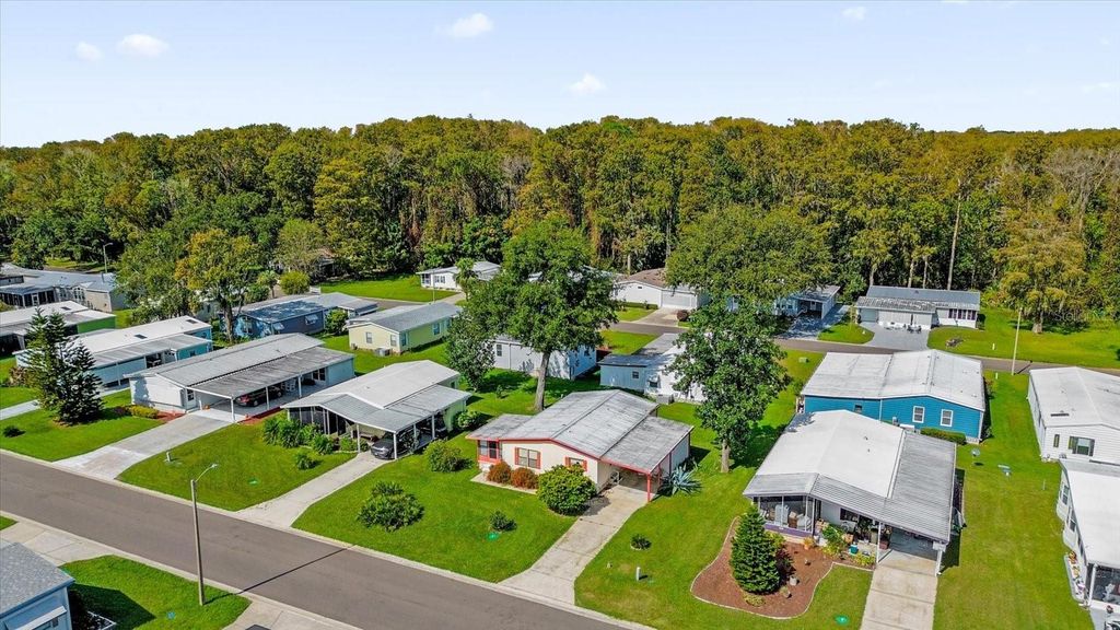 Image 37 of property listing at 415 S TIMBER TRAIL, Wildwood, FL 34785