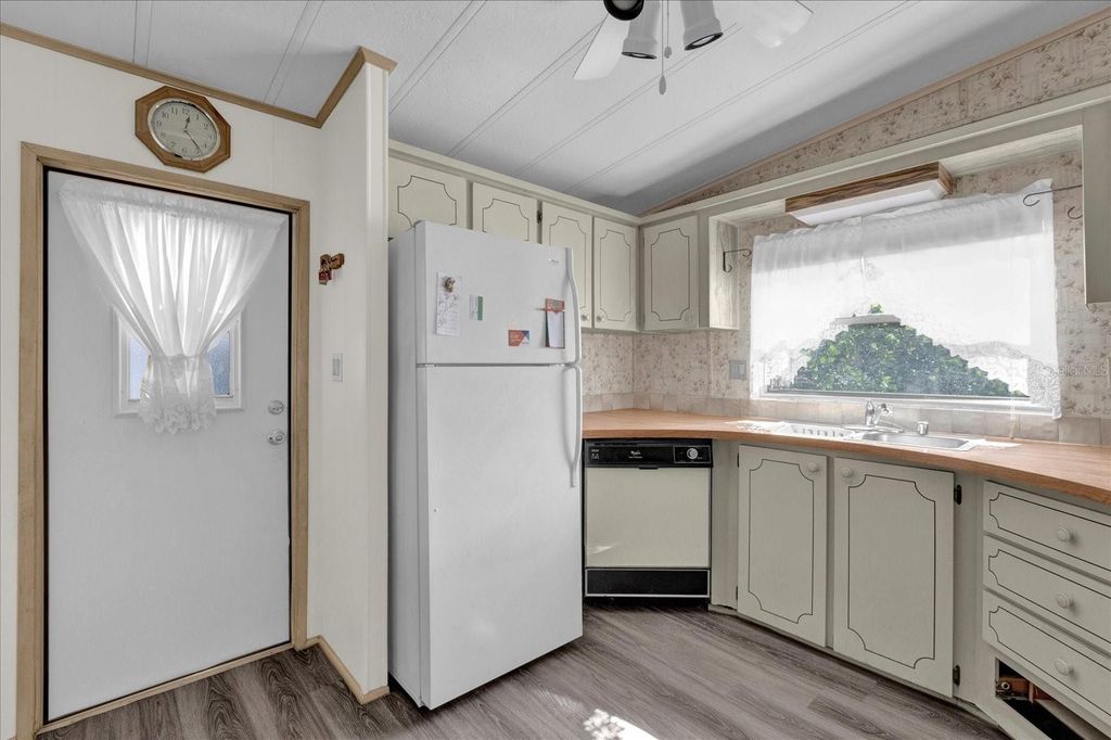 Image 7 of property listing at 415 S TIMBER TRAIL, Wildwood, FL 34785