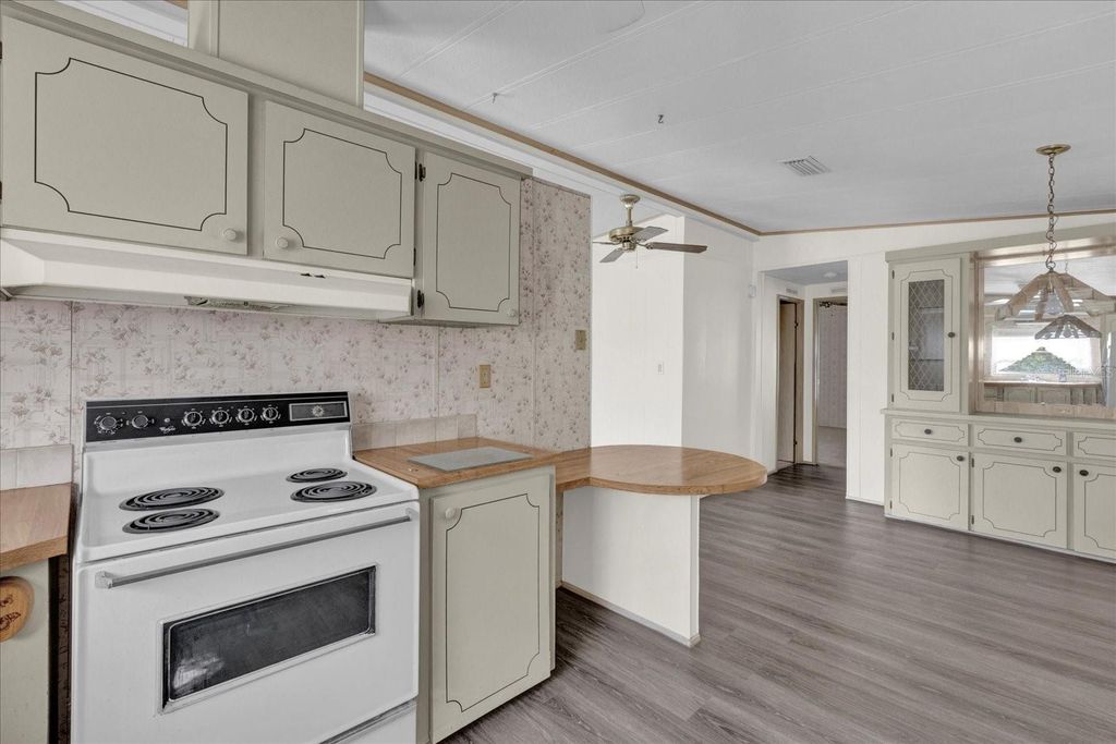 Image 8 of property listing at 415 S TIMBER TRAIL, Wildwood, FL 34785