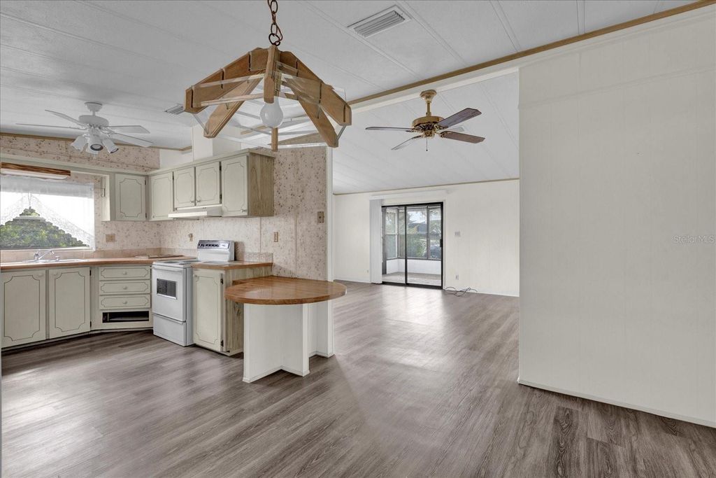 Image 10 of property listing at 415 S TIMBER TRAIL, Wildwood, FL 34785