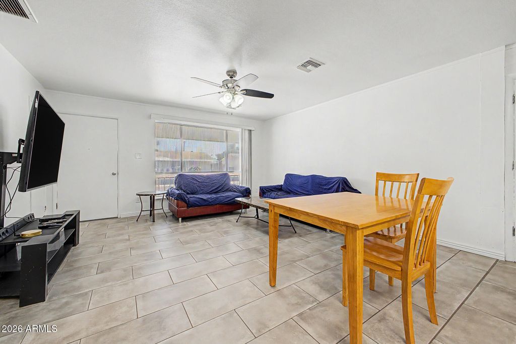 Image 18 of property listing at 11025 W Cherry Hills Drive W, Sun City, AZ 85351