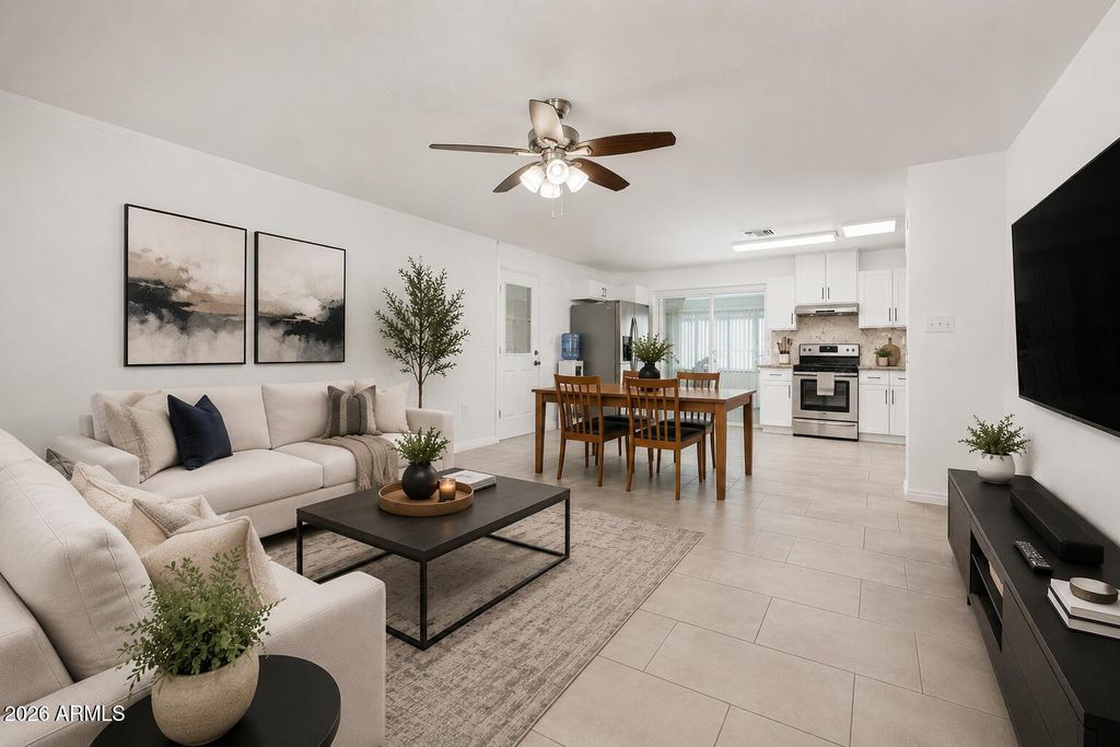 Image 2 of property listing at 11025 W Cherry Hills Drive W, Sun City, AZ 85351