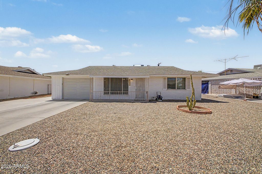 Image 27 of property listing at 11025 W Cherry Hills Drive W, Sun City, AZ 85351