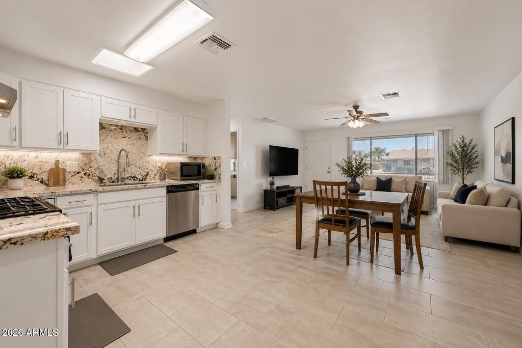 Image 3 of property listing at 11025 W Cherry Hills Drive W, Sun City, AZ 85351