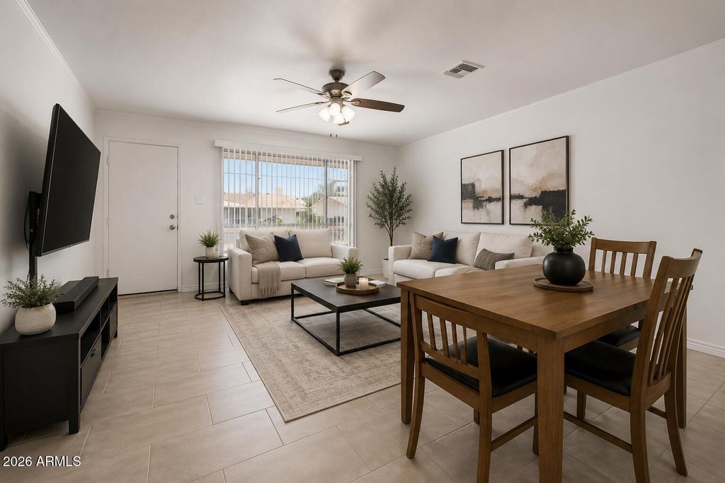 Image 4 of property listing at 11025 W Cherry Hills Drive W, Sun City, AZ 85351