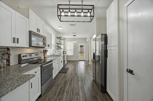 322 Sweet Leaf Lane, Lake Dallas, TX 75065