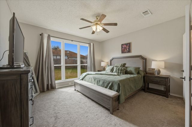 322 Sweet Leaf Lane, Lake Dallas, TX 75065