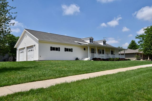 403 13th Avenue NE, Sibley, IA 51249