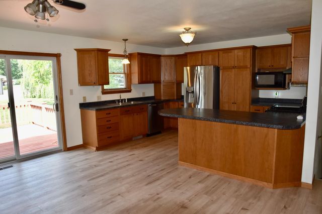 403 13th Avenue NE, Sibley, IA 51249