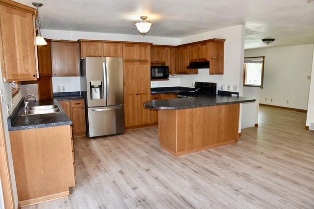 403 13th Avenue NE, Sibley, IA 51249