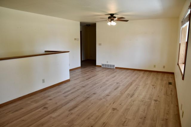 403 13th Avenue NE, Sibley, IA 51249