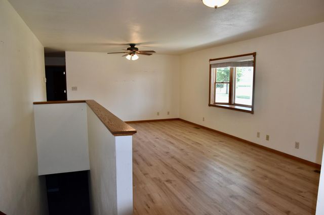 403 13th Avenue NE, Sibley, IA 51249