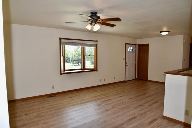 403 13th Avenue NE, Sibley, IA 51249